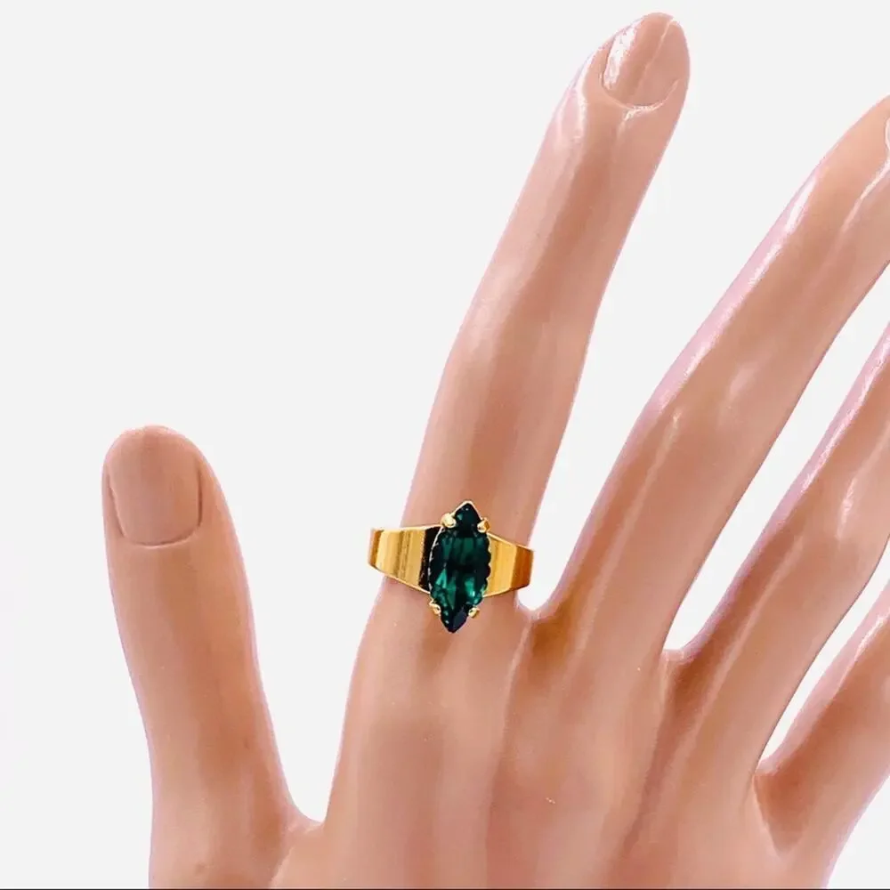 Green crystal ring made with Swarovski ™ ‎ Crystal - Picture 3 of 6